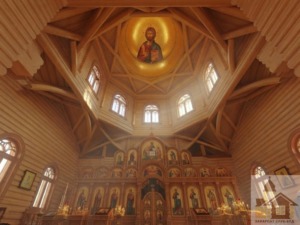 П'ятиглавий дерев'яний храм
